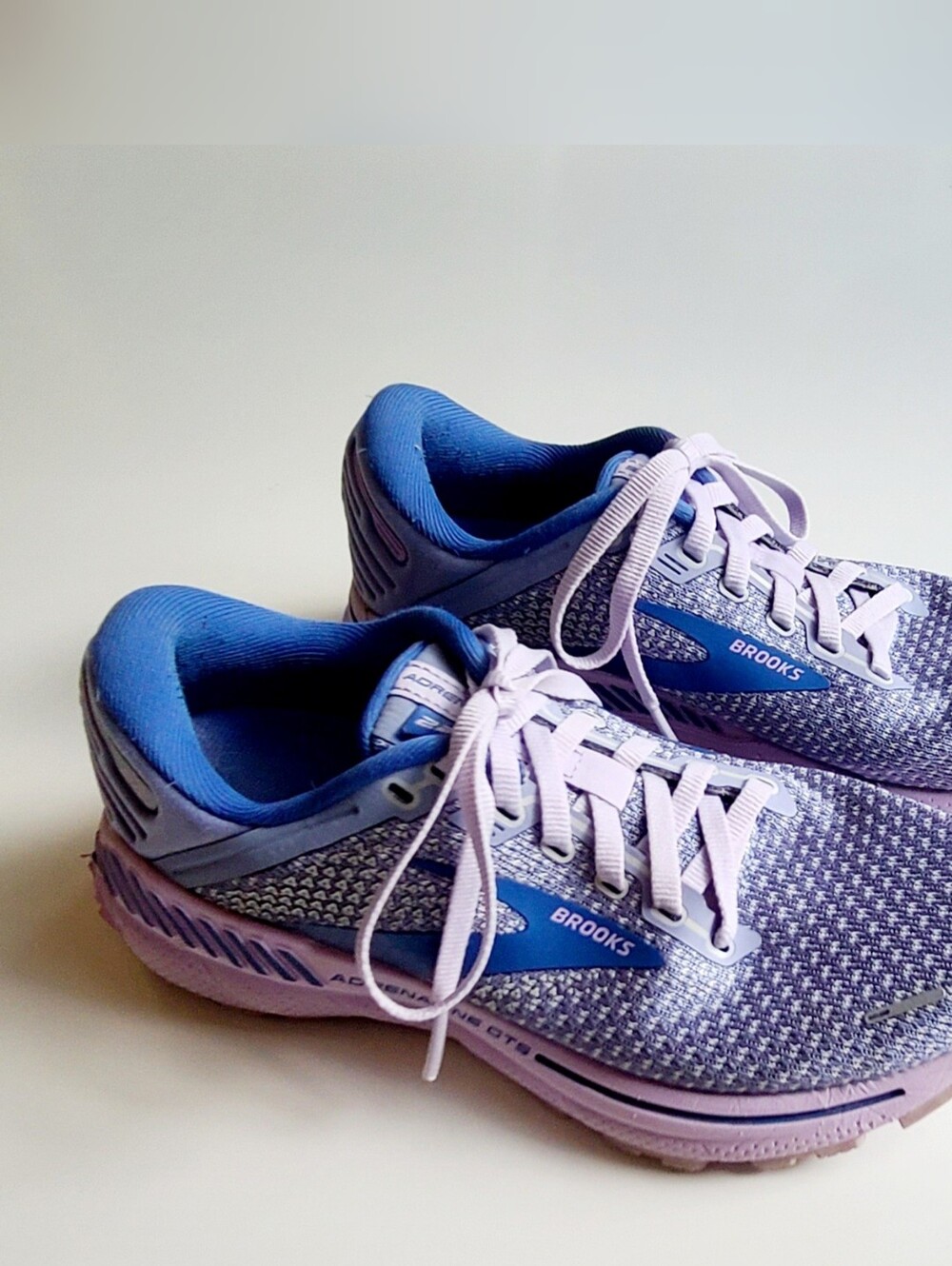 Brooks Adrenaline GTS 22 Womens 6.5 Running Shoes Purple Dutch Blue Mesh 120353